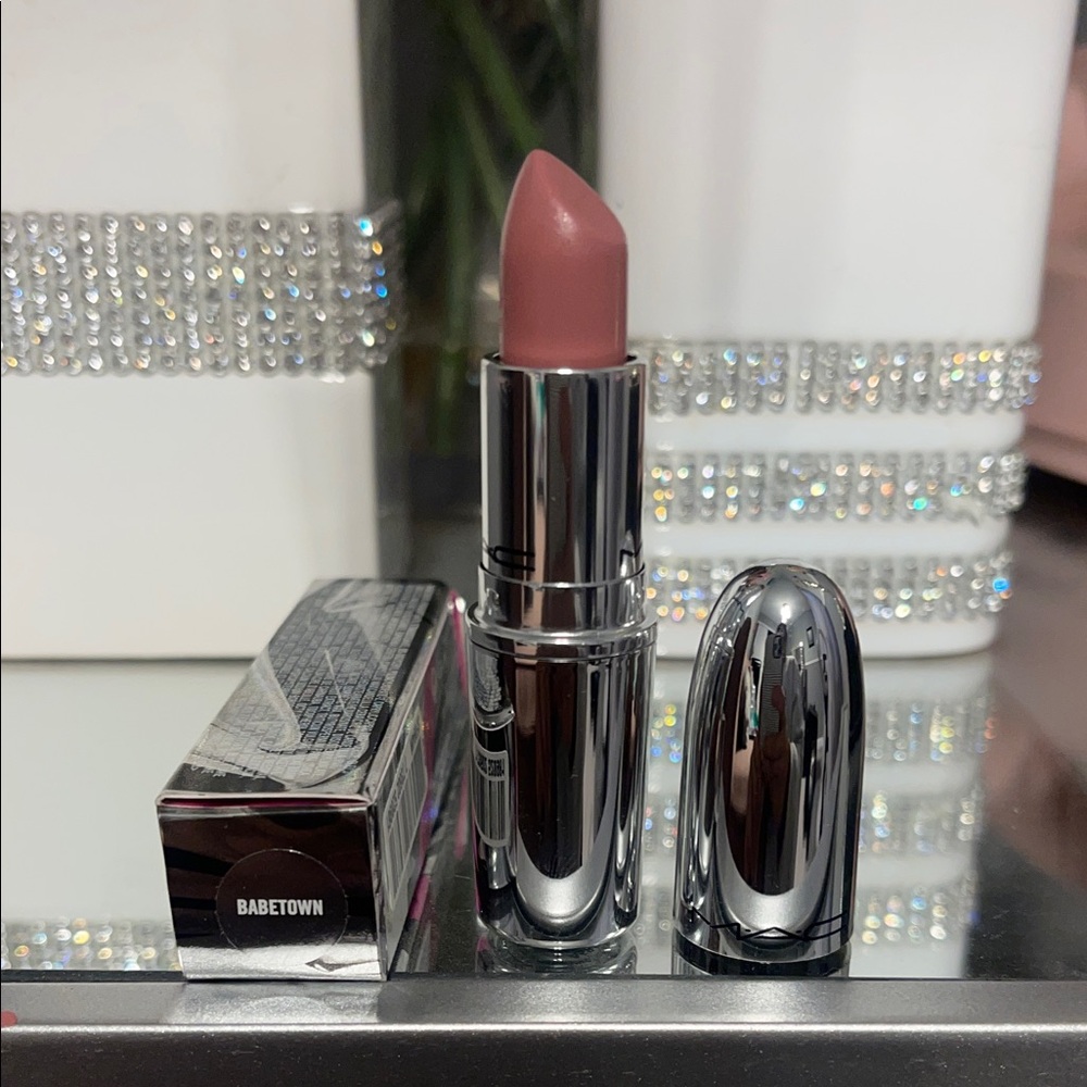 MAC Cosmetics Babetown Lipstick - Soft Mauve